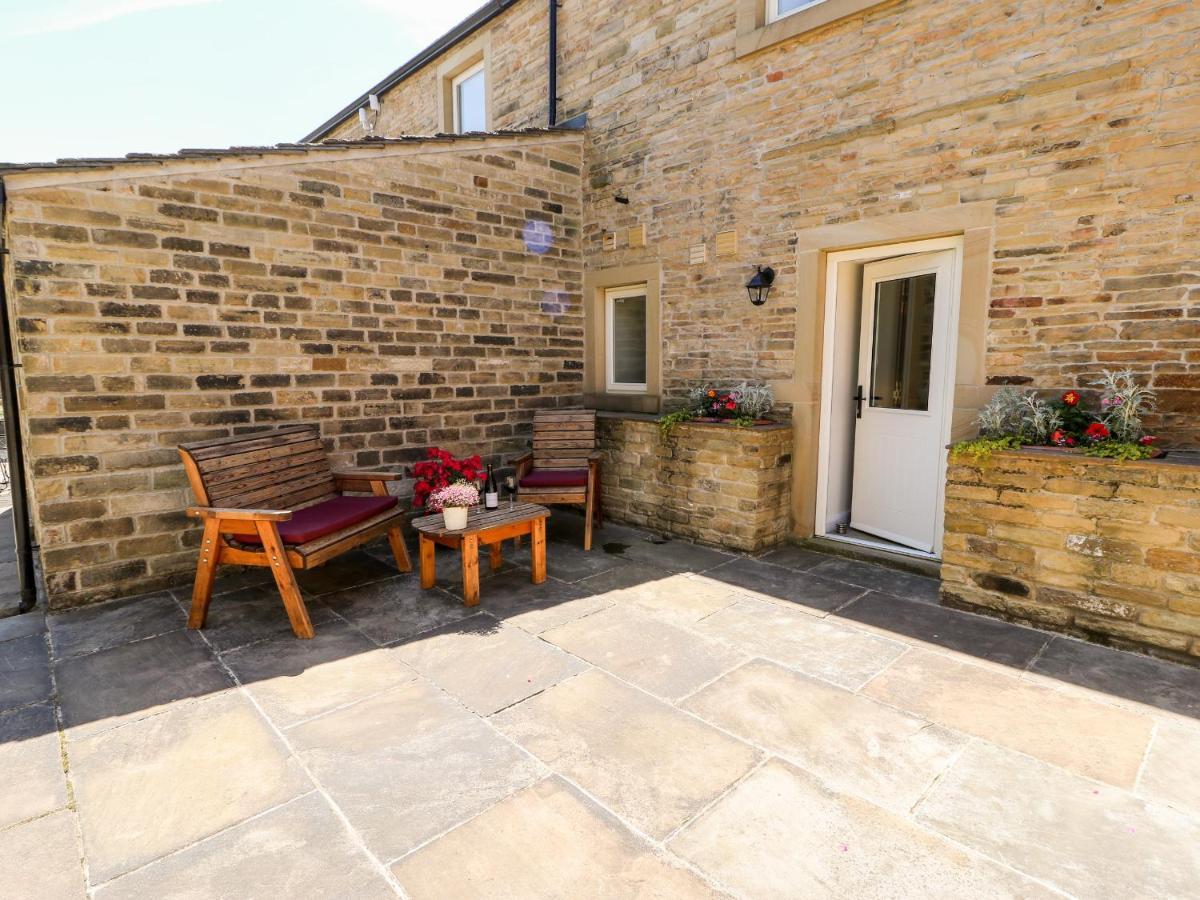 1 Barn Cottages Halifax Exterior photo